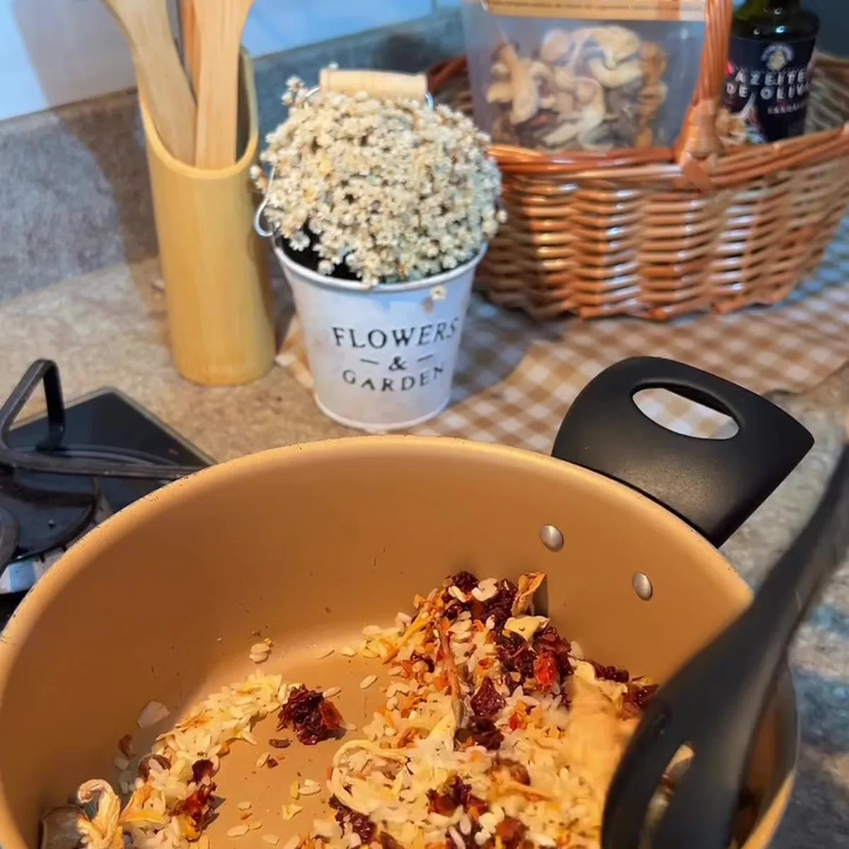 O arroz arb&oacute;rio no fundo da panela